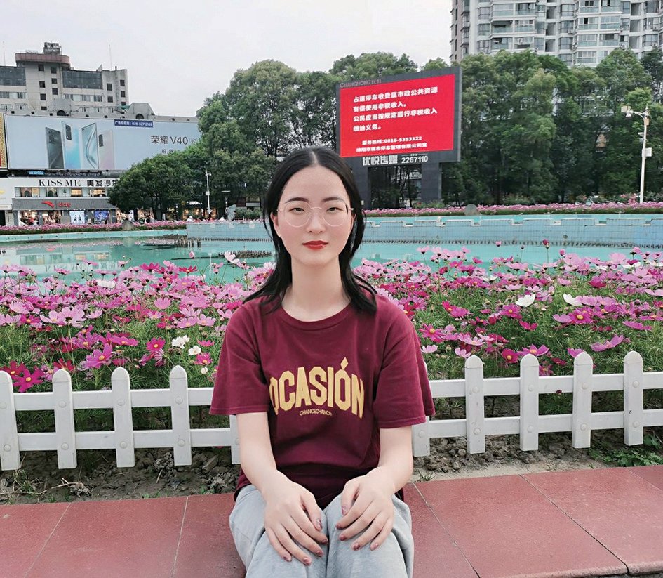 李明馨(国防学院,保研至清华大学)曾获得国家励志奖学金、学习成绩优秀奖等荣誉。发表过四篇SCI论文和一篇中文期刊等。平时上课的时候认真听讲,高分通过四六级,这是能否拿到夏令营入营offer的敲门砖;积极主动加入实验室,积极主动提出自己的想法;积极参加各种竞赛,提升学习和科研的能力。