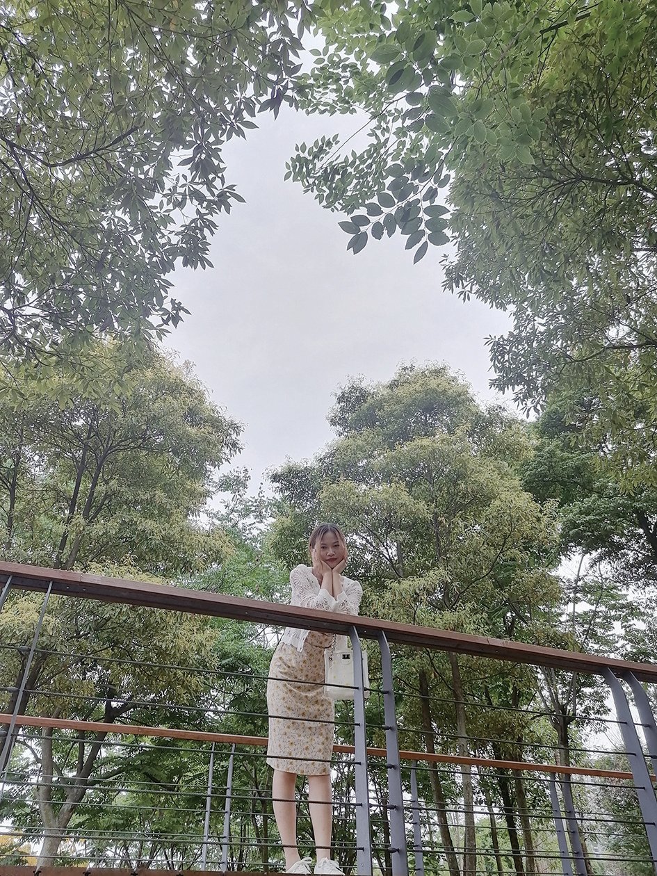 兰紫伊 (外国语学院,保研至广东外语外贸大学) 在国家级普通期刊发表学术论文一篇、参与精准扶贫创业项目、通过了雅思考试6.5、BEC中级、国际人才英语考试初级等众多专业类考试、曾获校级及院级奖学金。