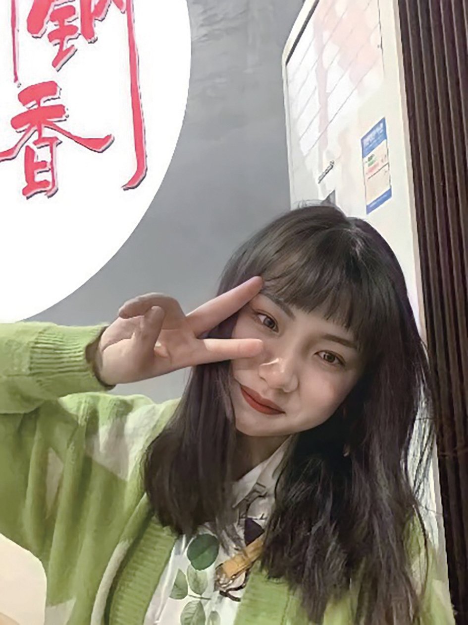 罗凤兰(文艺学院,考研至西安美术学院)获得四川省原创动漫大赛铜奖、学习成绩优秀奖。正如梵高说的“我越来越相信,创造美好的代价是:努力、失望以及毅力。首先是疼痛,然后才是欢乐。”考研是一个漫长的过程,喜欢的专业和梦想一直支撑着她。