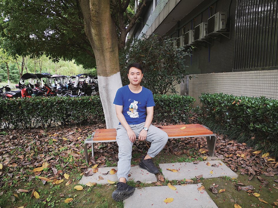 徐新云(制造学院,保研至浙江大学)大学四年总绩点4.66,名列专业前1%。获国家励志奖学金、三好学生等。他认为,学习是一个循序渐进的过程,一蹴而就只会让自身的基础不牢固,所以在整个大学学习过程中,我们都要一步一步扎实脚步摄取知识。保研是一场持久战,只有带着信念前行,才会走得更快、更远。