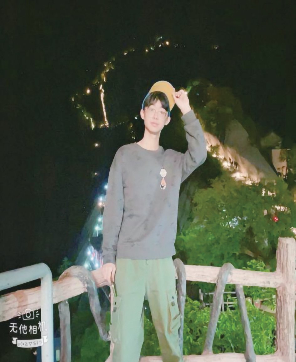 余鹏飞(理学院,保研至中国科学技术大学)获四川省大学生机器人大赛一等奖、认证杯数学建模比赛二等奖、全国大学生光电设计大赛省级二等奖等荣誉。人生漫漫,自律月提前准备才能避免在挣扎与迷茫中止步不前。