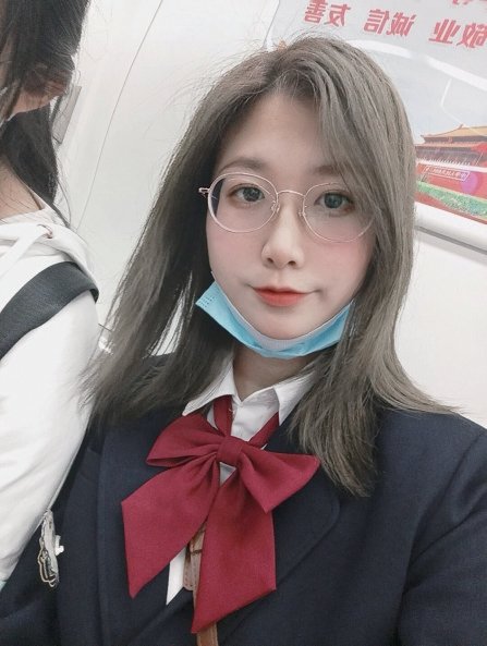 陆一丹(马克思主义学院,考研至中南财经政法大学) 目标切实、计划得当、心态稳定是成功的重要原因。她从多方面考虑考研学校专业,选择的目标符合实际;刻意遗忘最后的考试这种遥远的目标,没有受到恐慌情绪的干扰;将最后的大目标拆分成无数个每日小任务,大事化小,回首却能发现,无数完成的小目标累加下来,早已超过了最初的大目标。