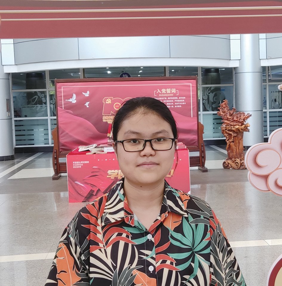 游 巧(马克思主义学院,保研至南京师范大学) 大学四年专业绩点排名年级前三,综合测评成绩名列前茅;获得校级学习成绩优秀奖、国家奖学金等荣誉;在校期间共发表论文3篇。对于保研,要早早定下目标、提前做好准备、牢牢把握机会。从学习成绩到个人亮点再到材料的准备、面试的准备,每一步都是极其重要的。锲而舍之,朽木不折;锲而不舍,金石可镂。愿你我只争朝夕,不负韶华。