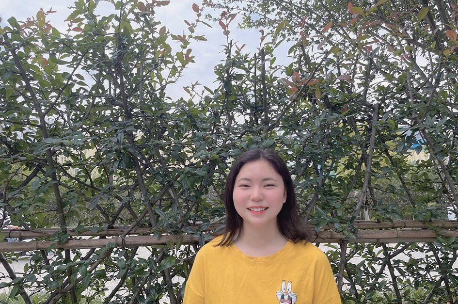 刘宣宣(马克思主义学院,考研至西南大学) “越努力,越幸运”,成功不是偶然,幸运也不仅仅是巧合,足够的付出和努力加上正确的选择,终将成就我们想要的结果。在考研的过程中也经常感到迷茫,但只要目标坚定,再付诸行动就一定可以。全面的信息收集、系统的学习、不懈的坚持、亲朋的鼓励,让她坚定着信心。
