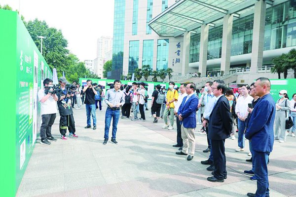 向正鹏 曹祥飞 摄