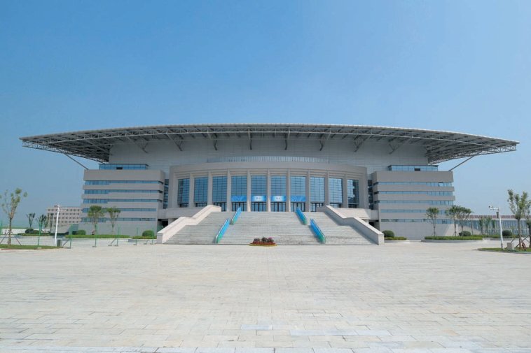 天津体育学院新建体育馆及排球馆　　项目位于天津市静海县团泊新城西区，建筑面积近1.5万平方米，是一座集生态性、经济性、功能性于一身的甲级综合体育场馆。