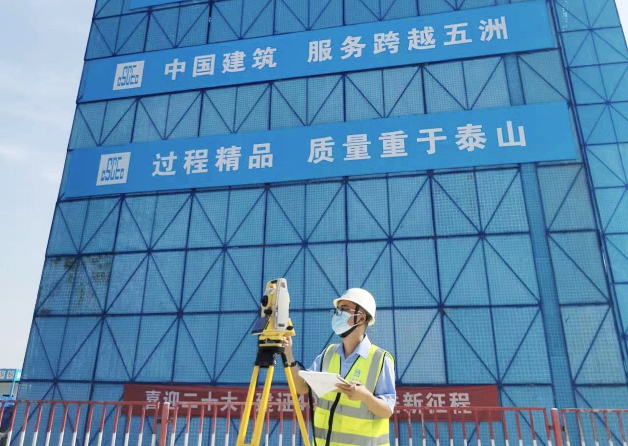国庆假期，发展公司天津安居·乐椿轩项目建设者放弃休息坚守施工一线，抢工期赶进度，在抓好常态化疫情防控、项目标准化管理的同时，积极整合多方优势资源，全力组织项目施工，奋力冲刺工程建设目标。