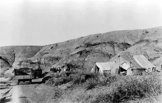 1956年 ,杨 拯陆所领导的地质队驻地。